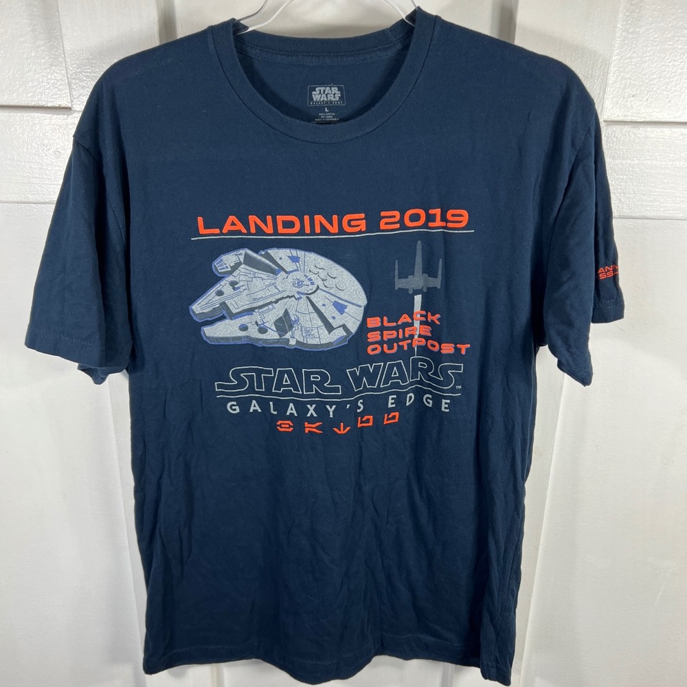 Star Wars Galaxys Edge Landing 2019 Black Spire Outpost Navy T-Shirt Mens L
